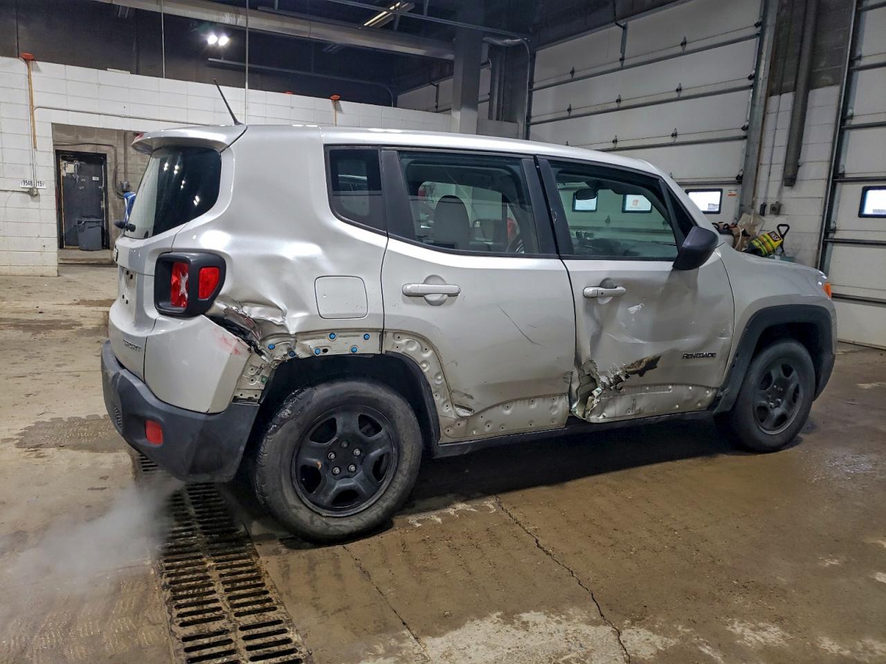 2017 JEEP RENEGADE SPORT photo 3