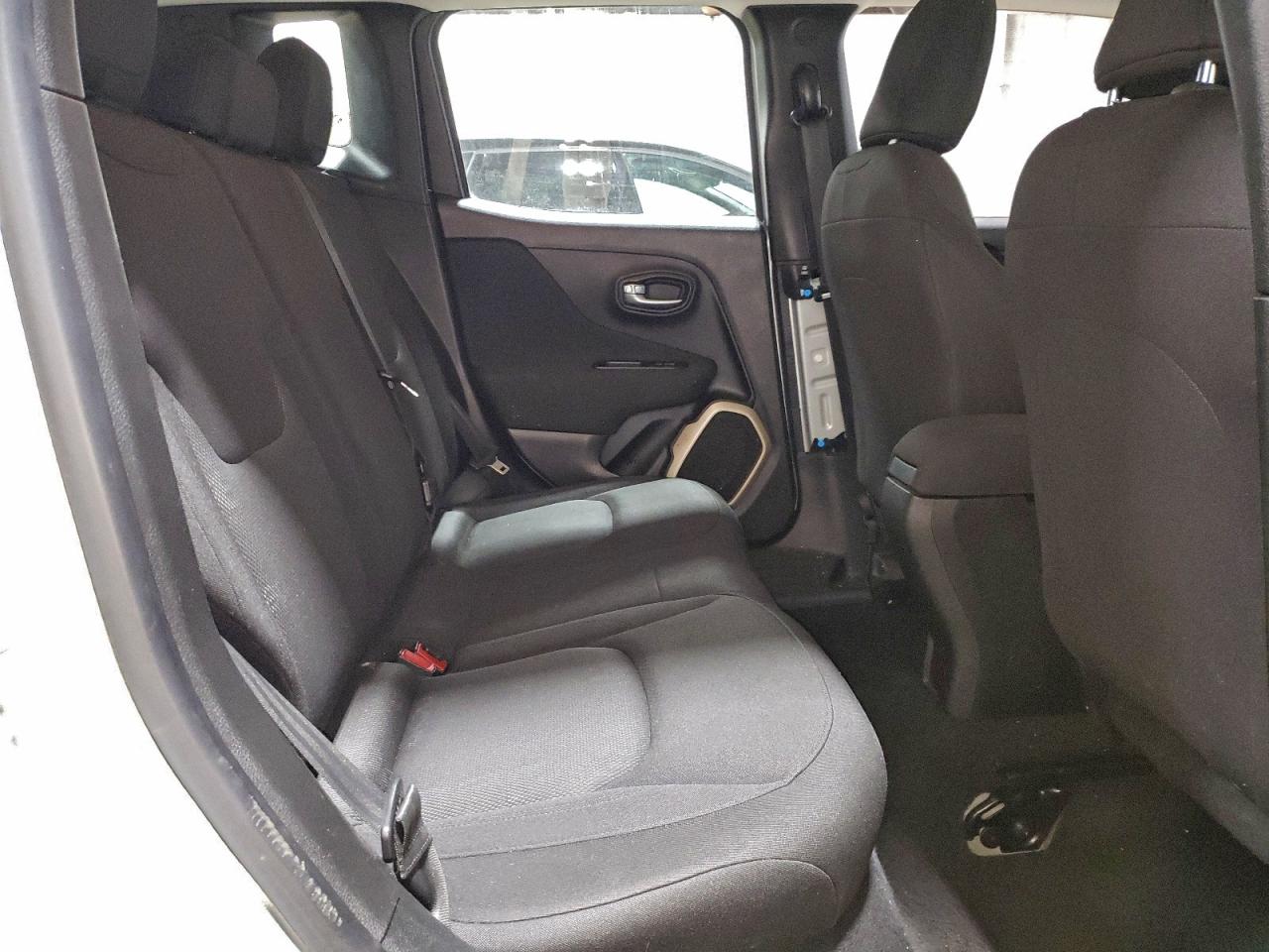 2017 JEEP RENEGADE SPORT photo 11