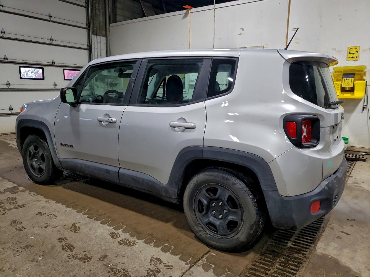 2017 JEEP RENEGADE SPORT photo 2