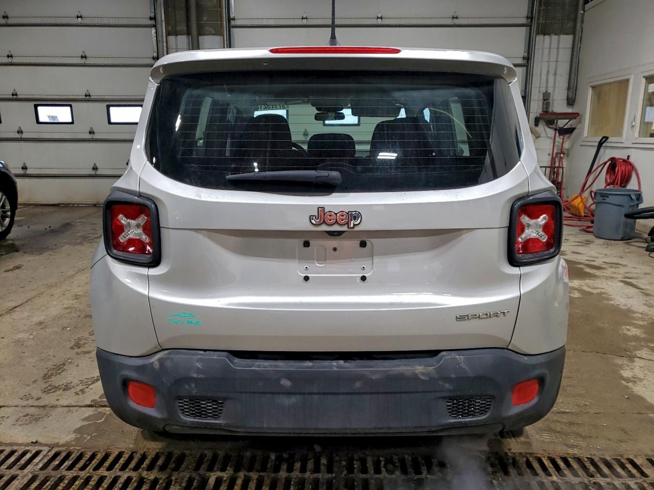 2017 JEEP RENEGADE SPORT photo 6