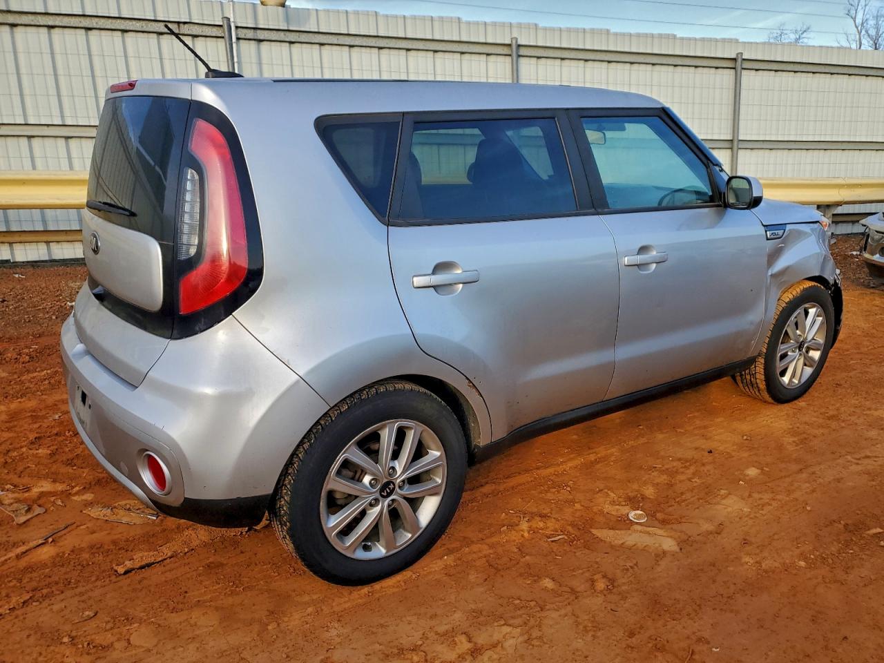 2018 KIA SOUL + photo 3