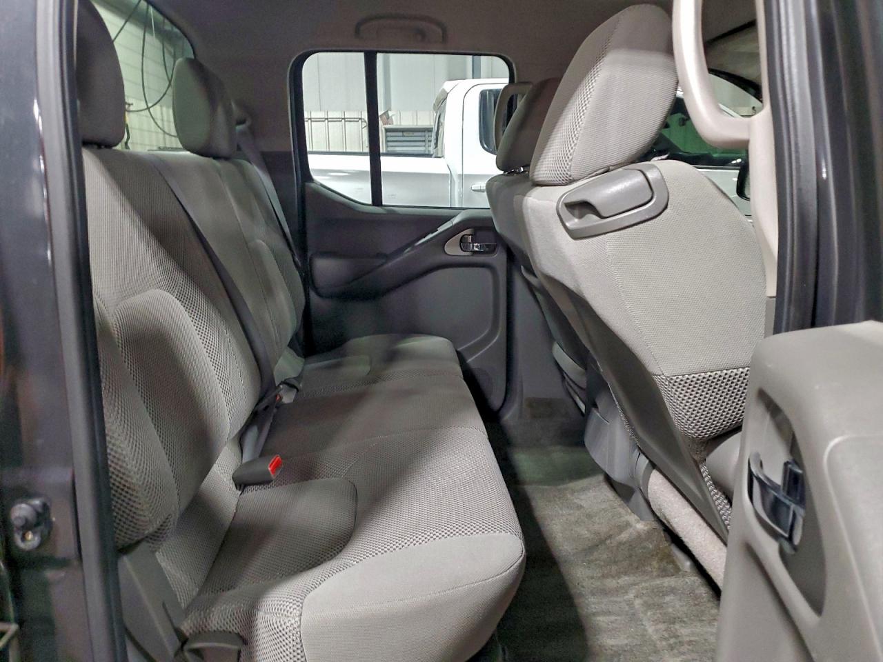 2010 NISSAN FRONTIER CREW CAB SE photo 10
