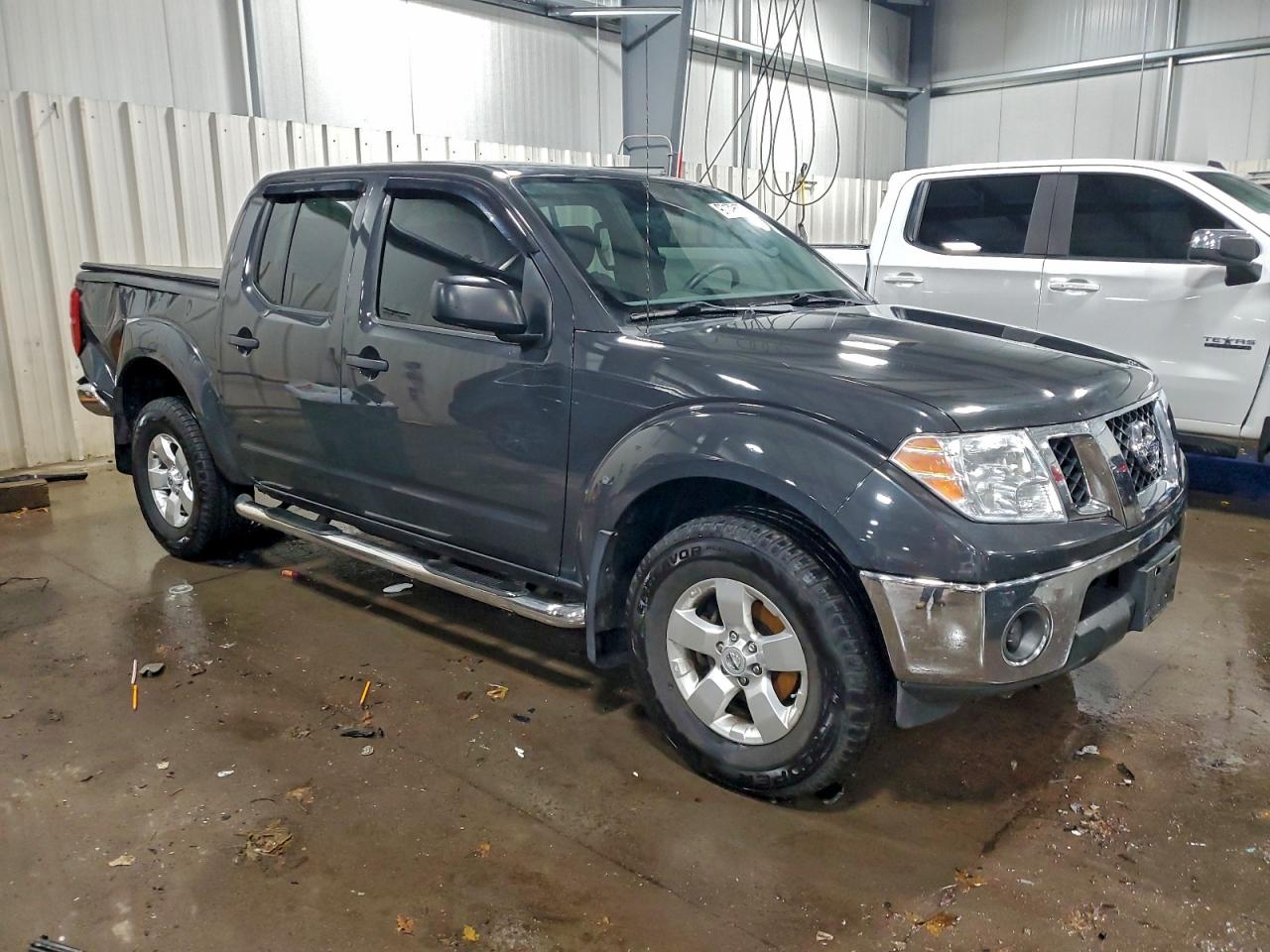 2010 NISSAN FRONTIER CREW CAB SE photo 4