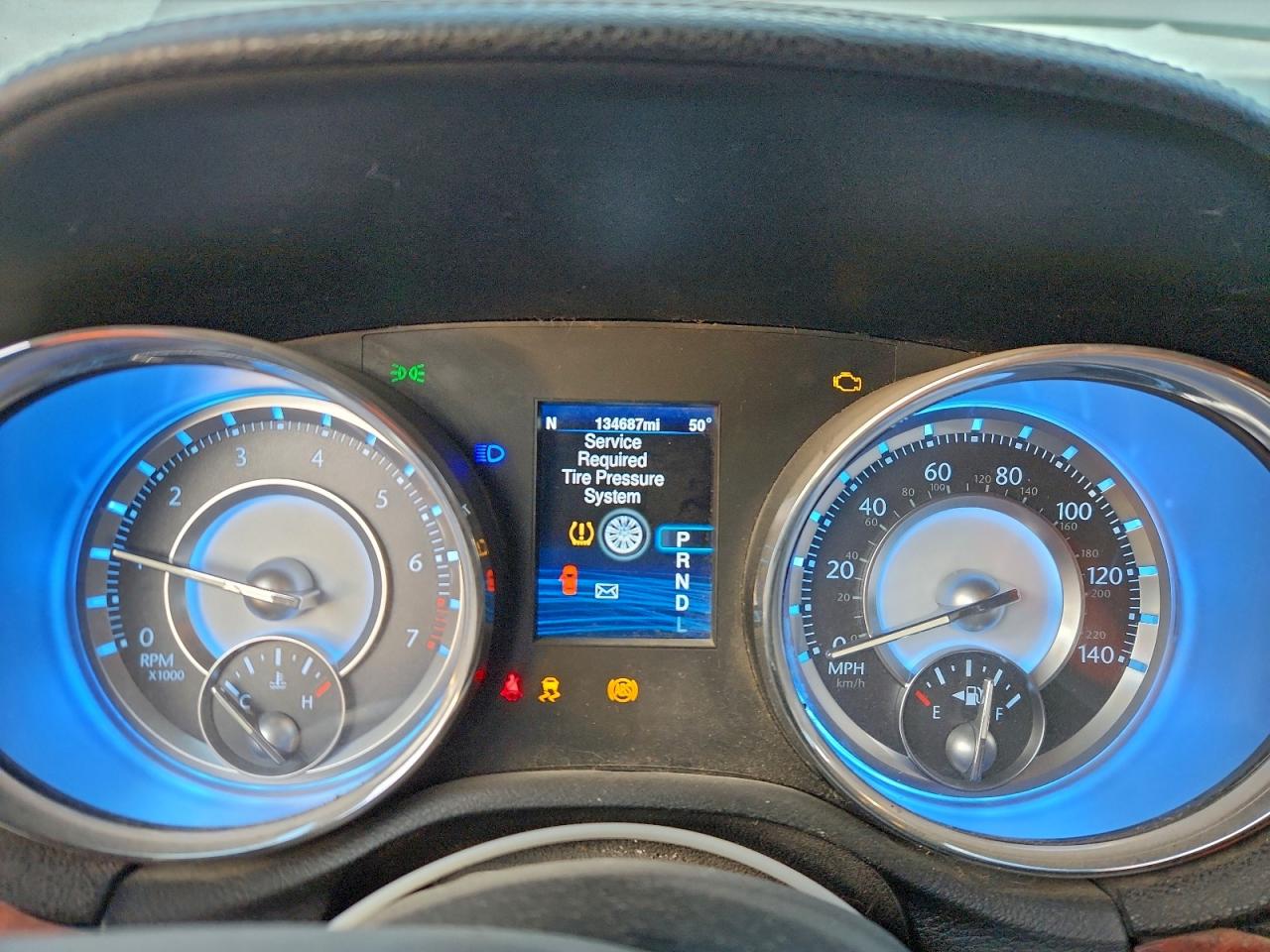 2014 CHRYSLER 300 photo 9