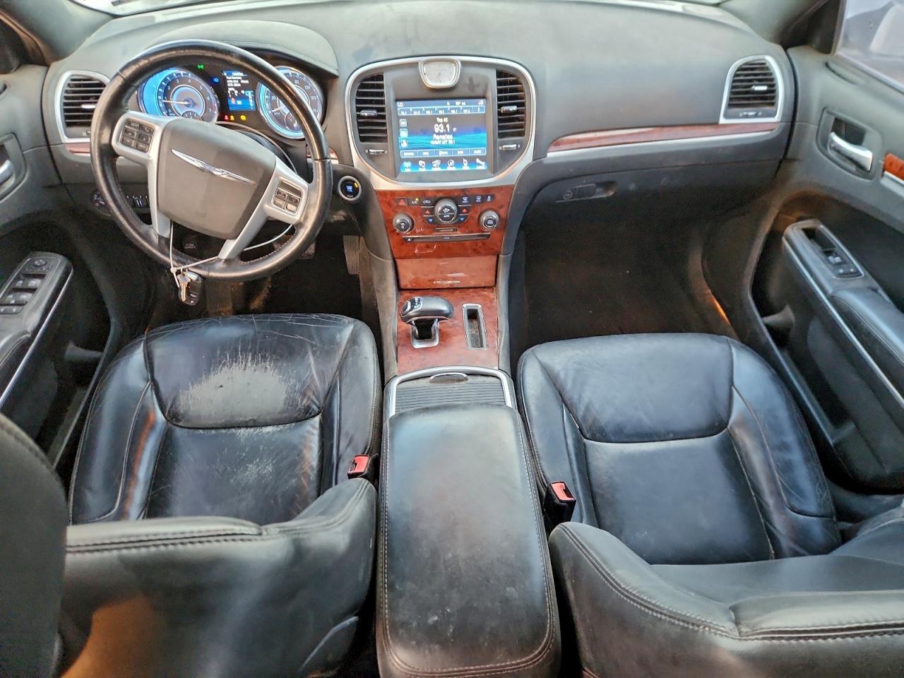 2014 CHRYSLER 300 photo 8