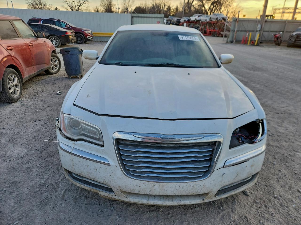 2014 CHRYSLER 300 photo 5