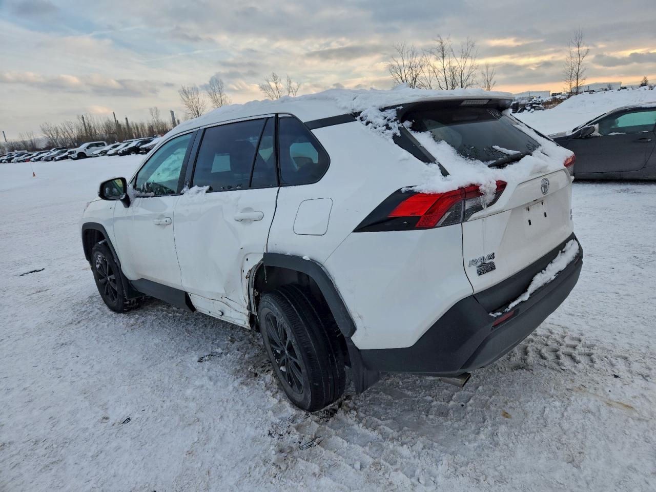 2022 TOYOTA RAV4 LE photo 2