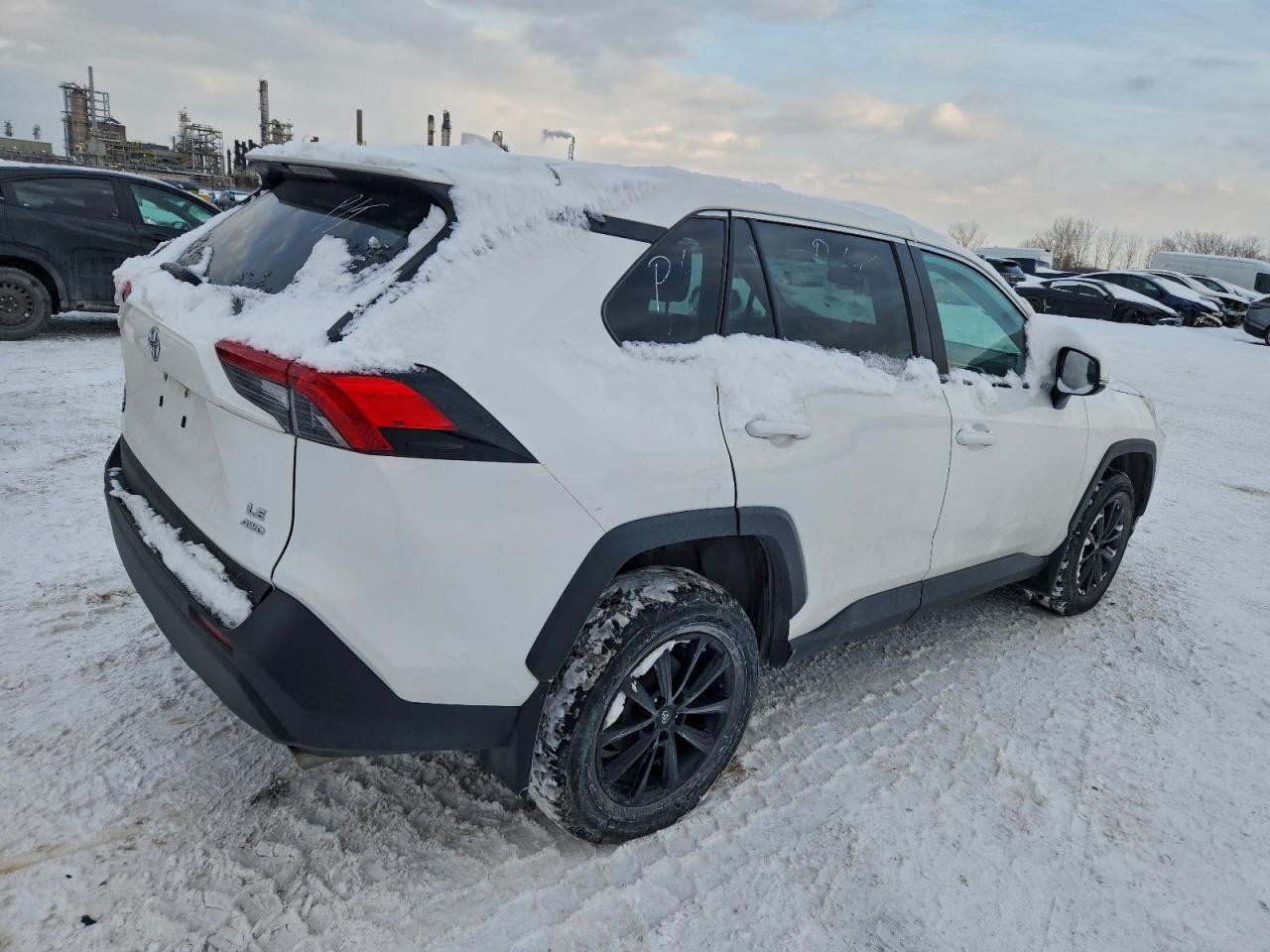 2022 TOYOTA RAV4 LE photo 3