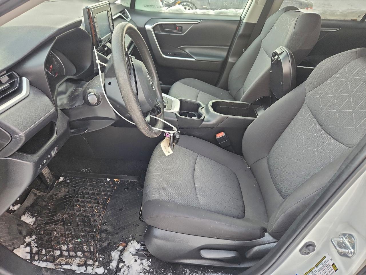 2022 TOYOTA RAV4 LE photo 7