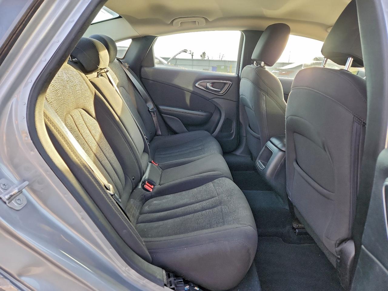 2015 CHRYSLER 200 LIMITED photo 10