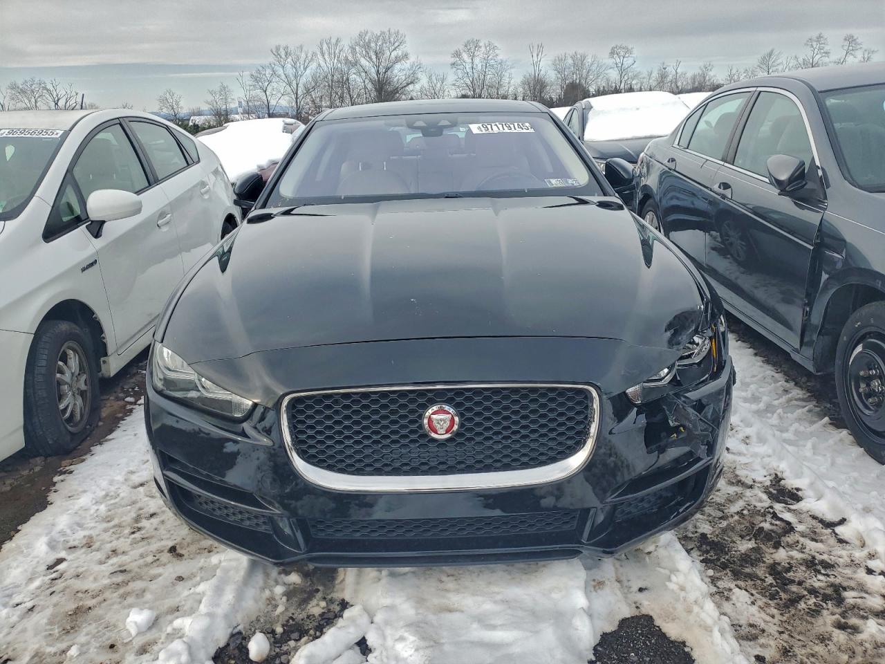 2017 JAGUAR XE PREMIUM photo 5