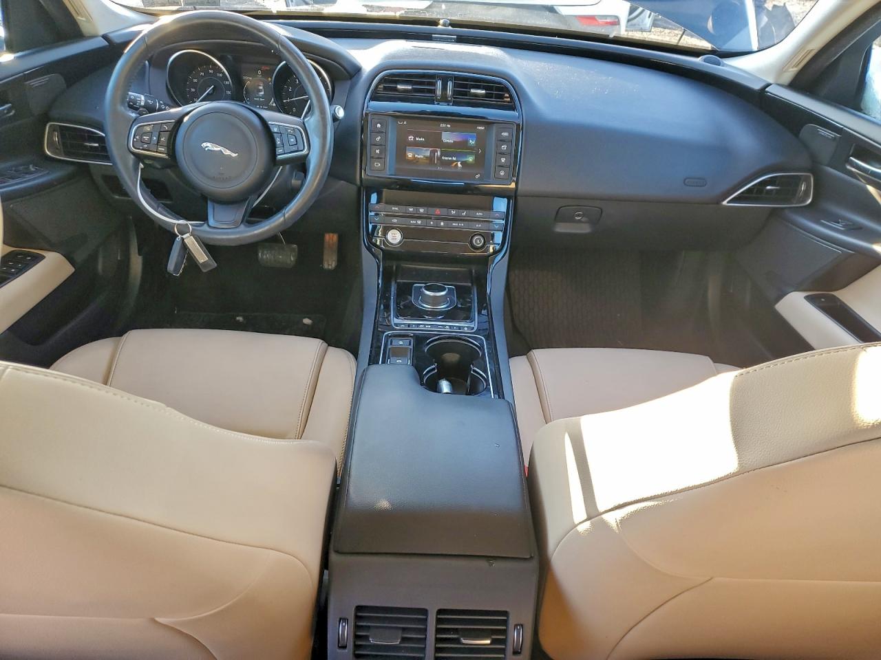 2017 JAGUAR XE PREMIUM photo 8