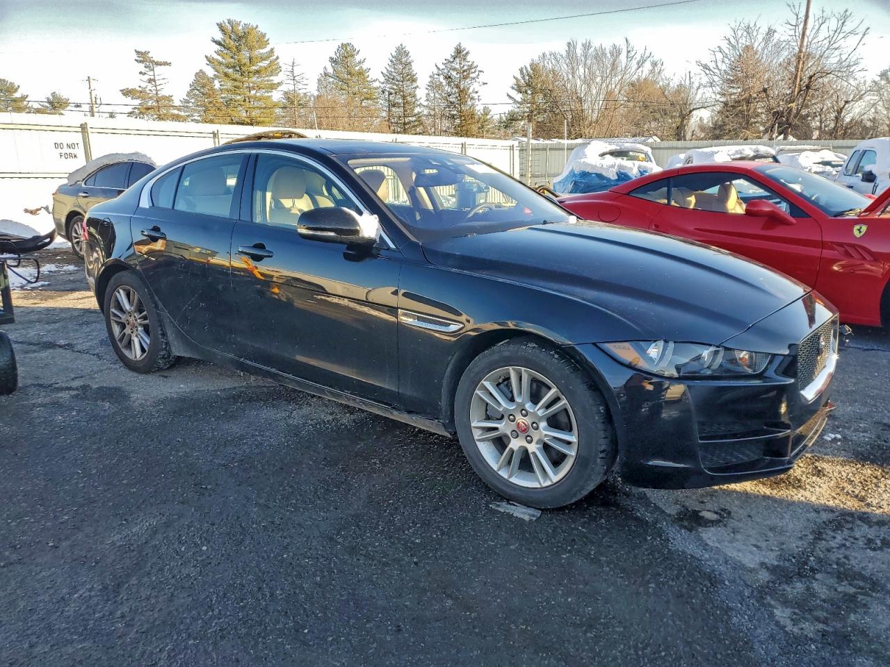 2017 JAGUAR XE PREMIUM photo 4