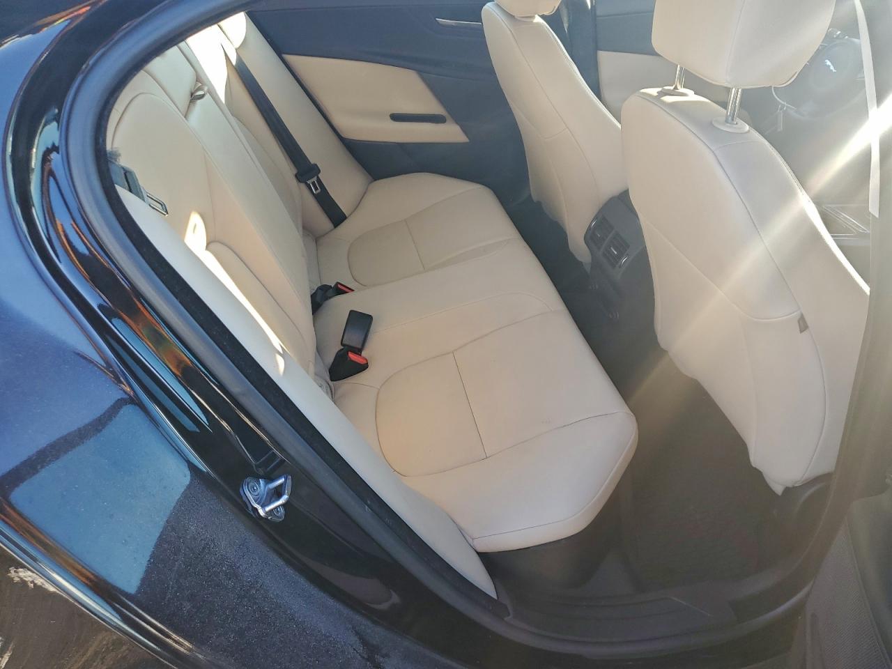 2017 JAGUAR XE PREMIUM photo 10