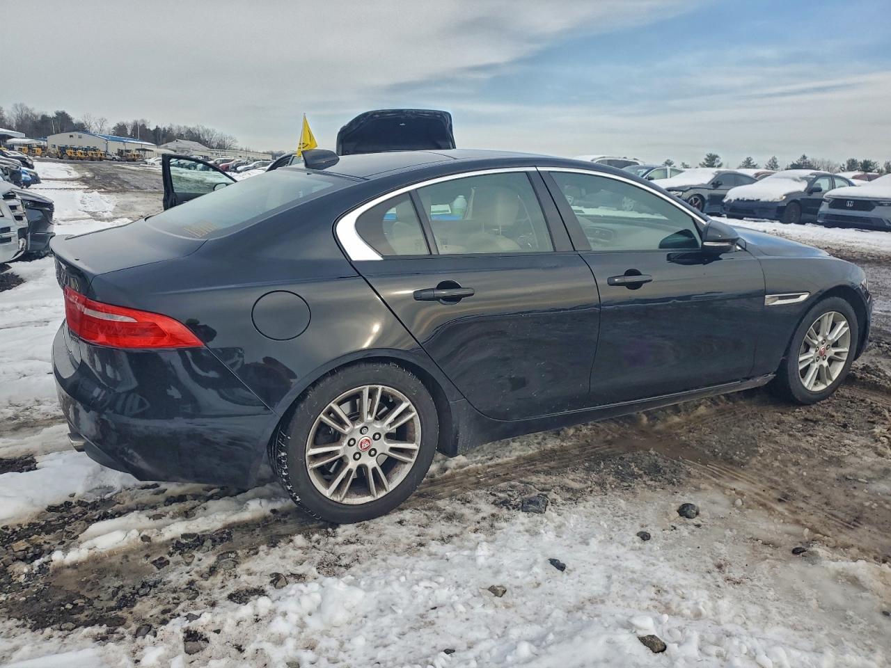 2017 JAGUAR XE PREMIUM photo 3