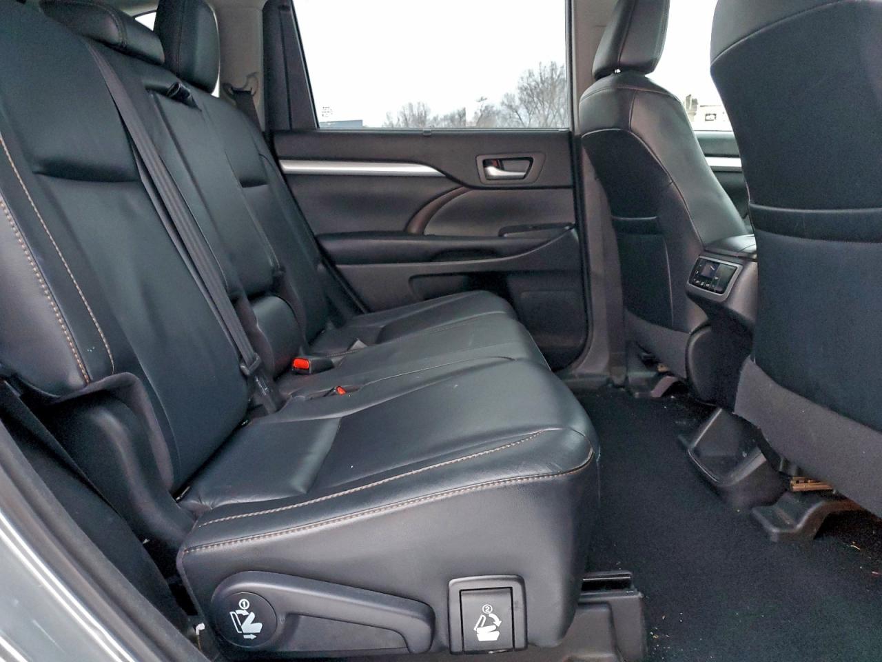2018 TOYOTA HIGHLANDER XLE photo 11