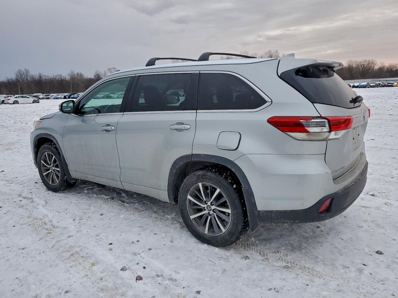 2018 TOYOTA HIGHLANDER XLE photo 2