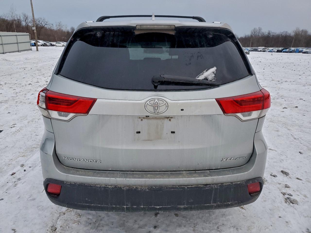 2018 TOYOTA HIGHLANDER XLE photo 6