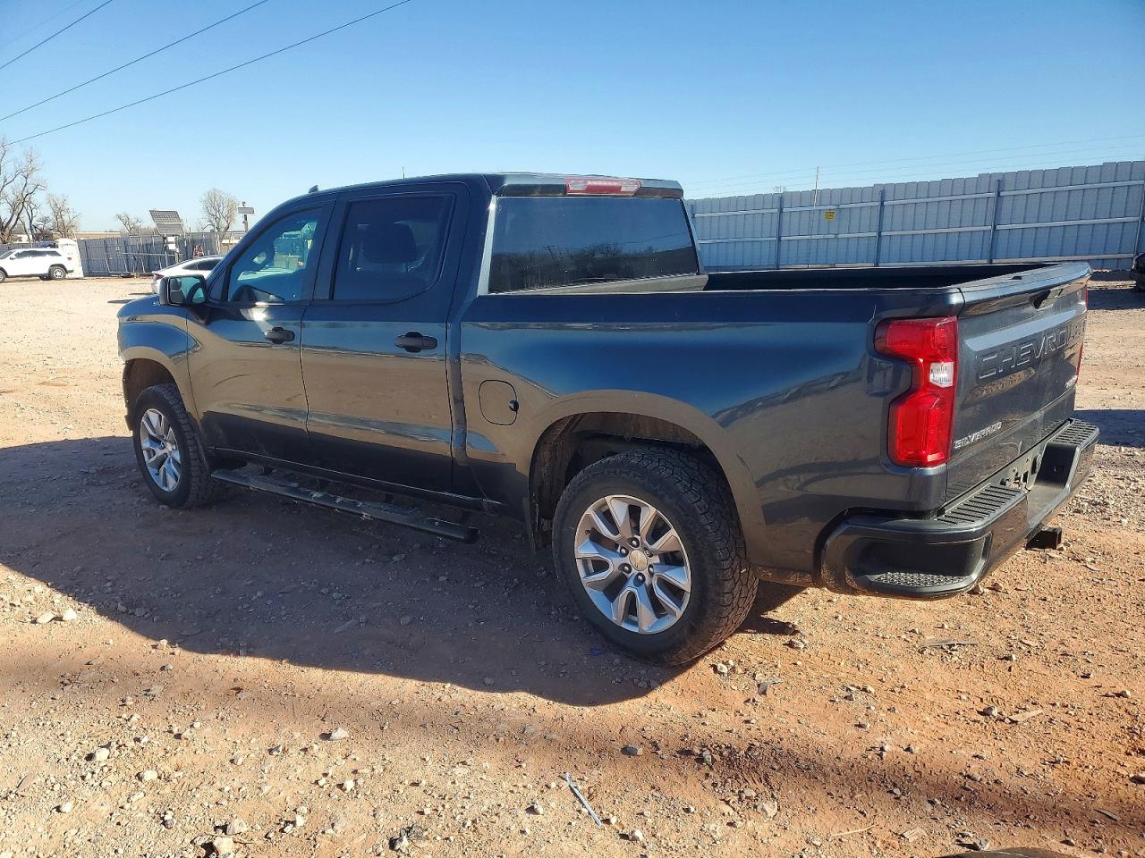 2020 CHEVROLET SILVERADO K1500 CUSTOM photo 2