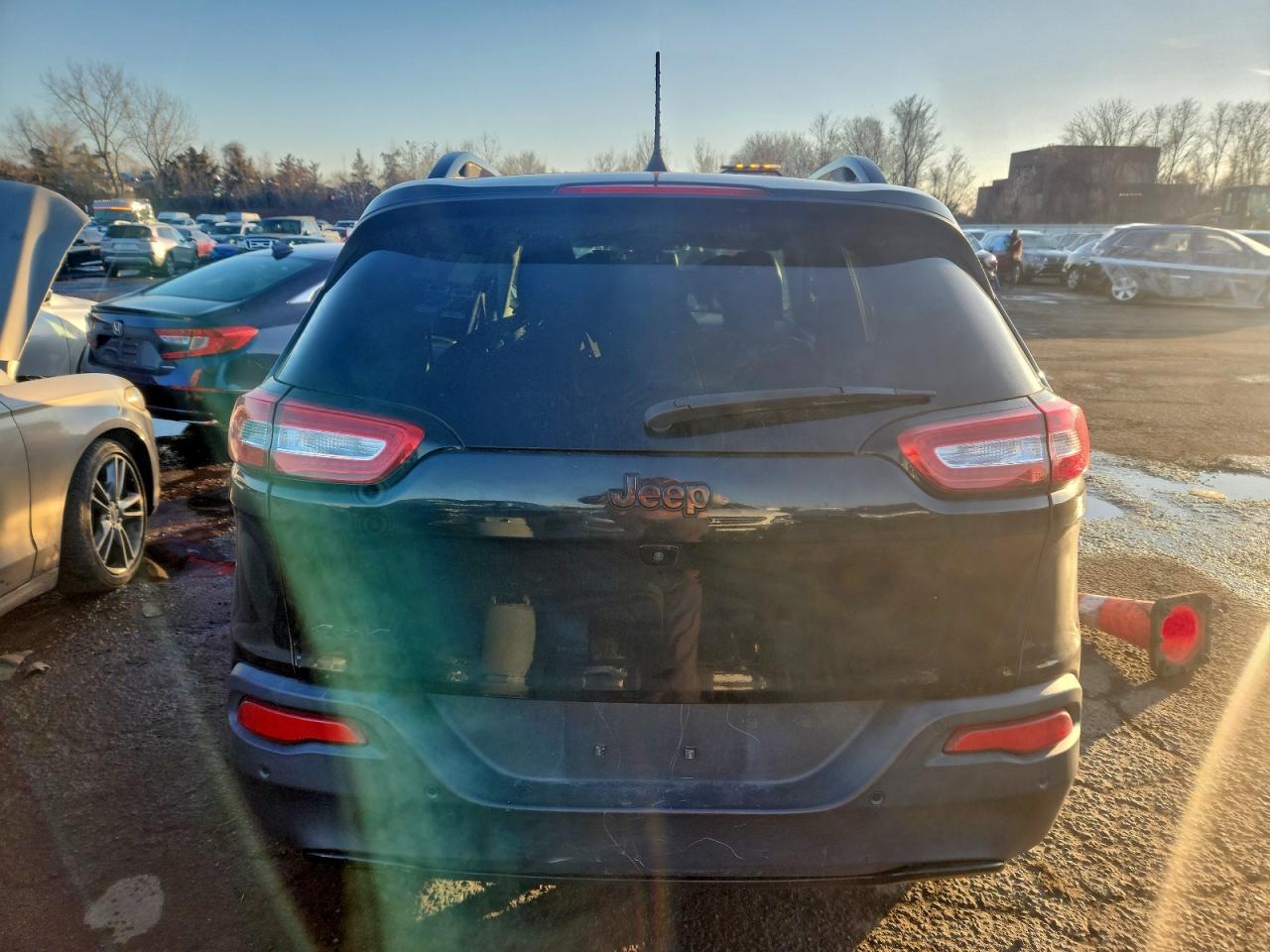 2017 JEEP CHEROKEE LIMITED photo 6