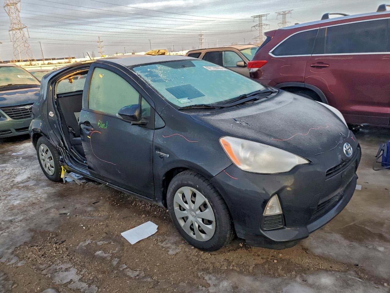 2013 TOYOTA PRIUS C photo 4
