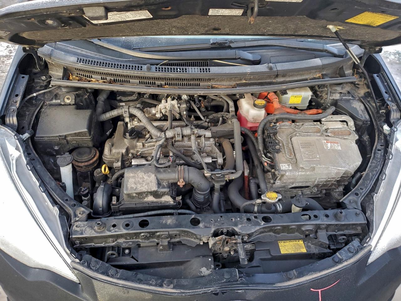 2013 TOYOTA PRIUS C photo 11