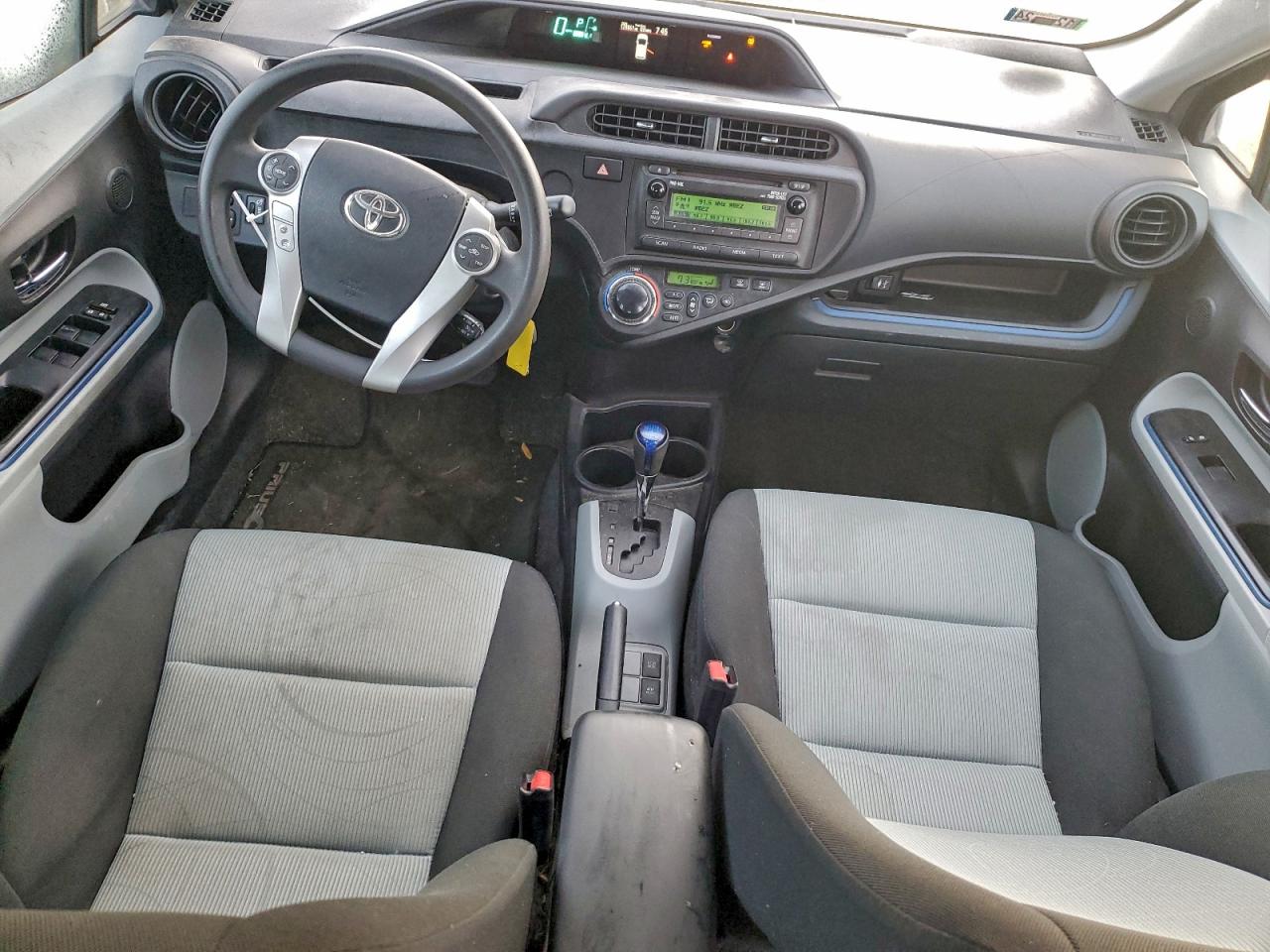 2013 TOYOTA PRIUS C photo 8