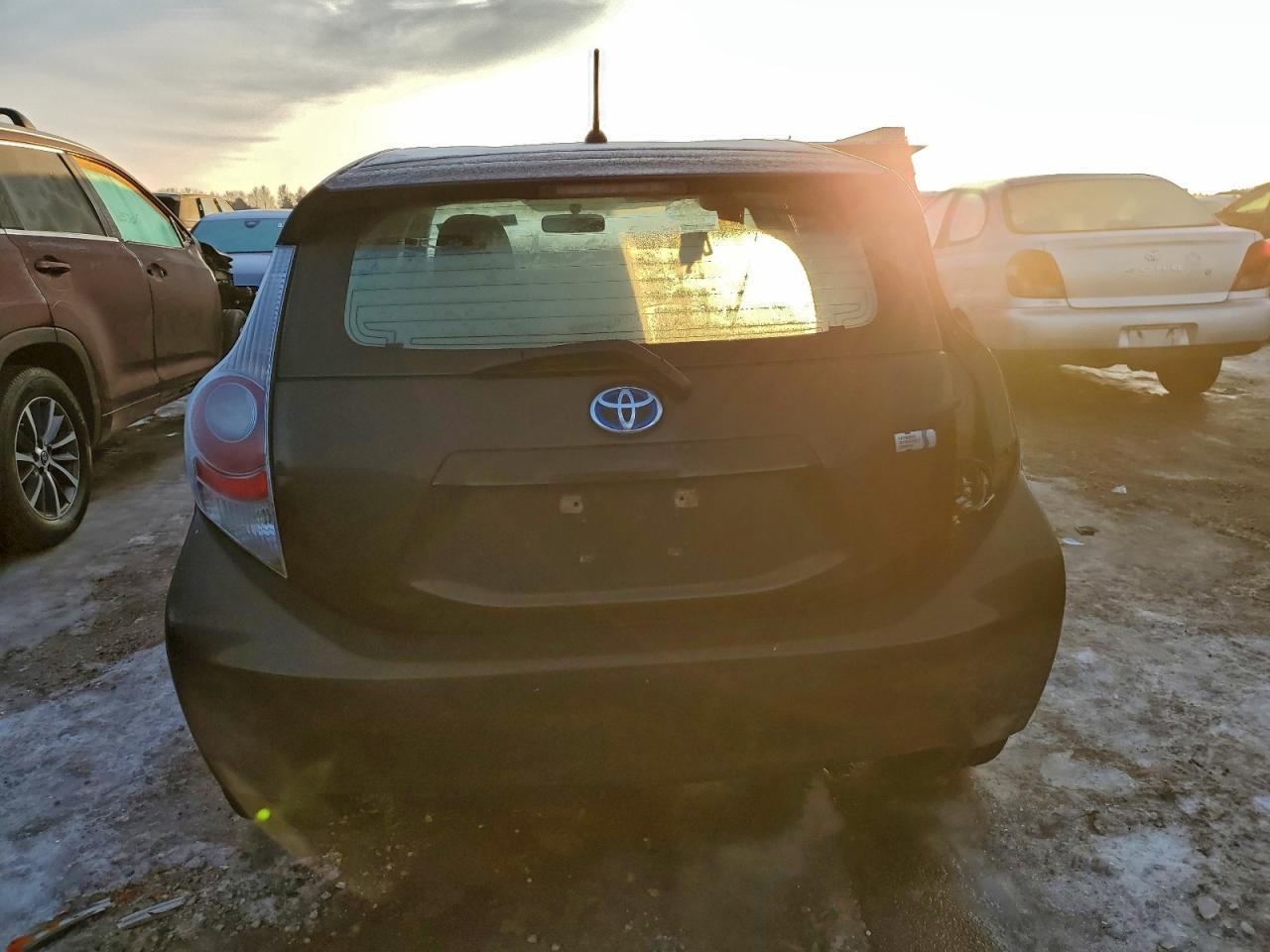 2013 TOYOTA PRIUS C photo 6