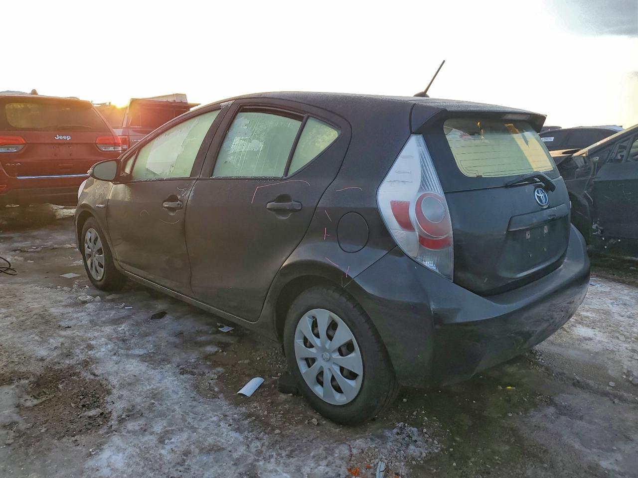 2013 TOYOTA PRIUS C photo 2