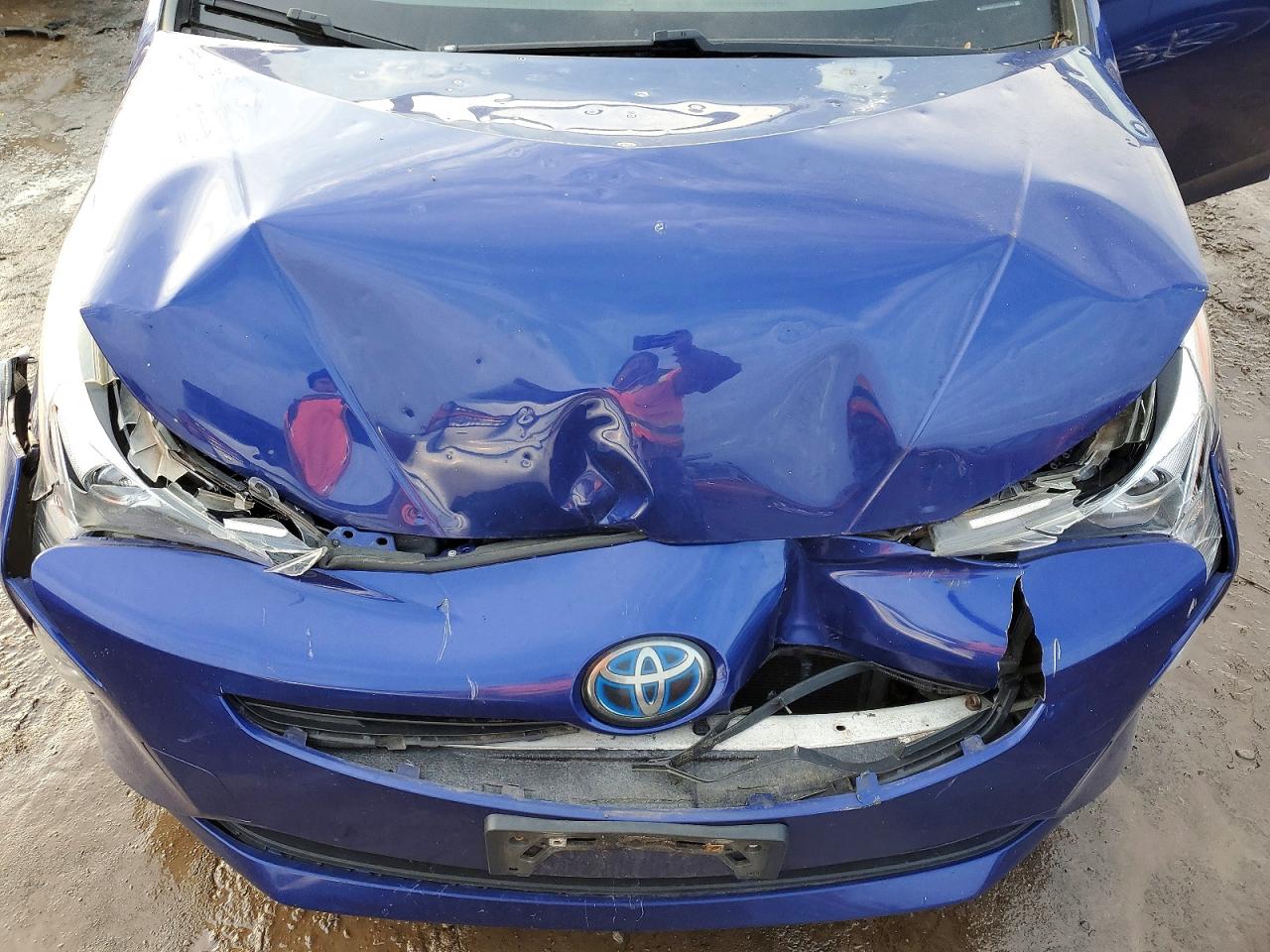 2016 TOYOTA PRIUS photo 11