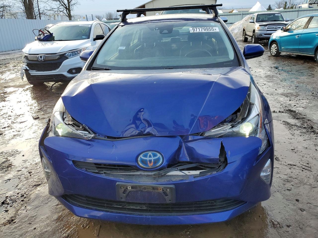 2016 TOYOTA PRIUS photo 5