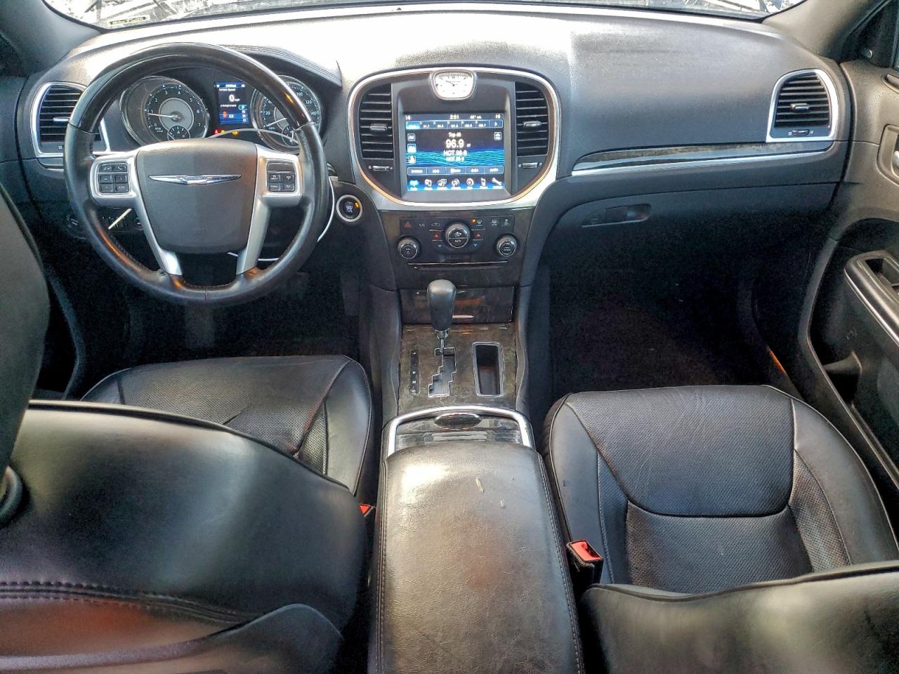 2013 CHRYSLER 300C photo 8