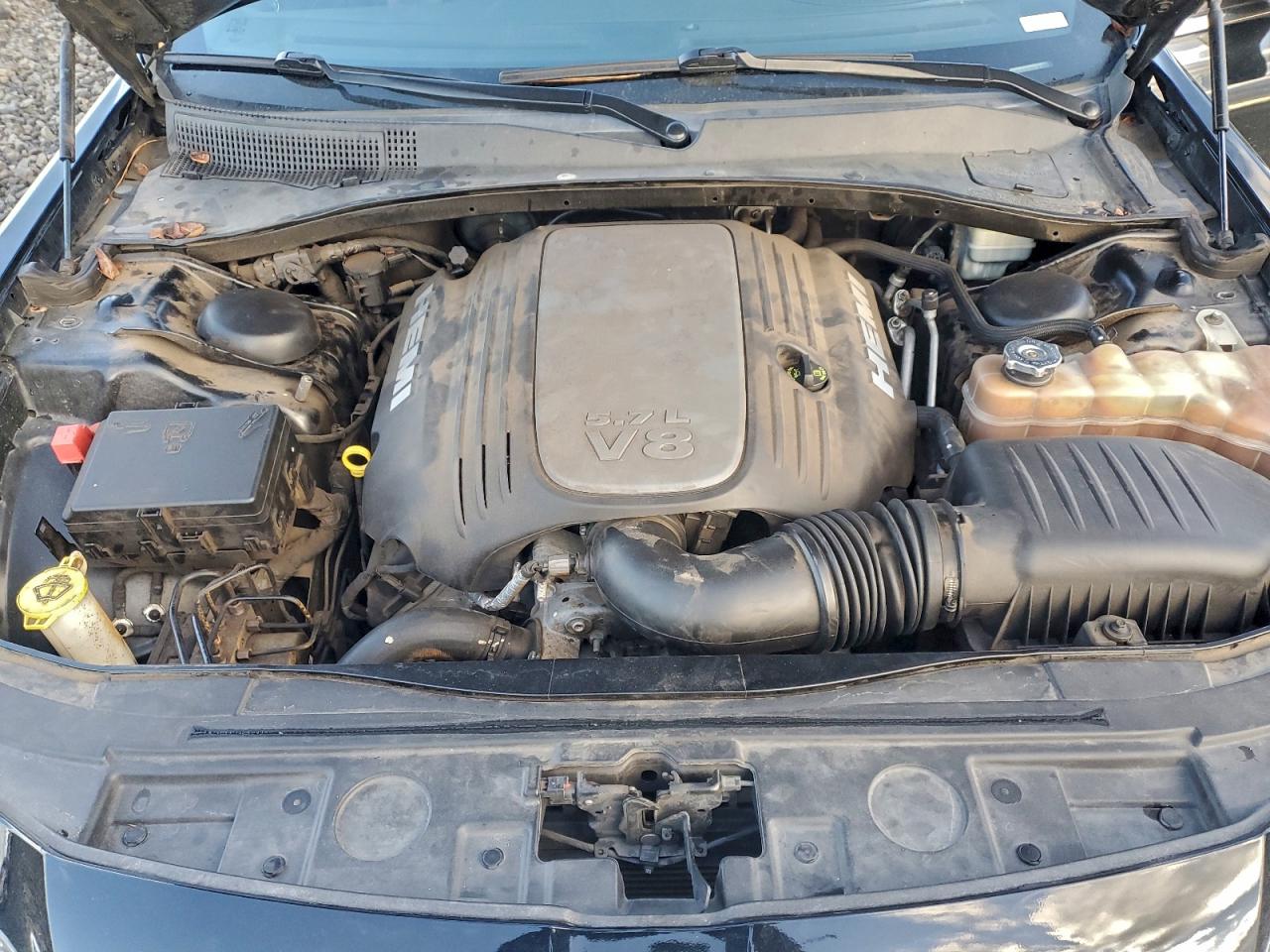 2013 CHRYSLER 300C photo 11