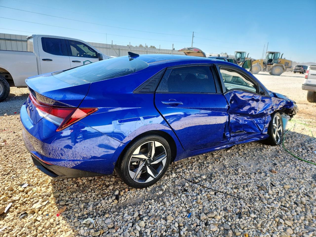 2023 HYUNDAI ELANTRA SEL photo 3