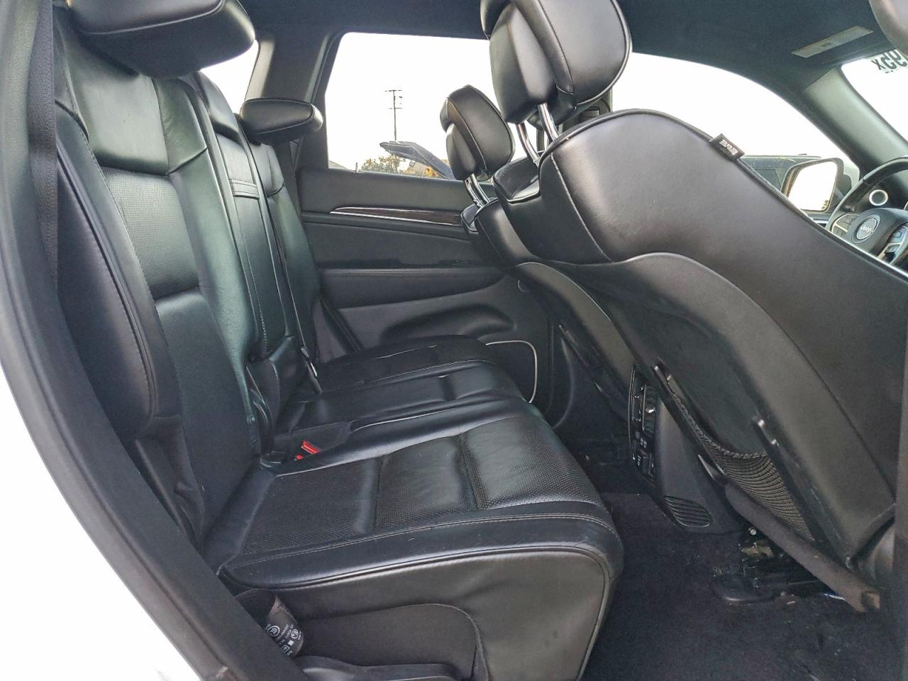 2016 JEEP GRAND CHEROKEE OVERLAND photo 11