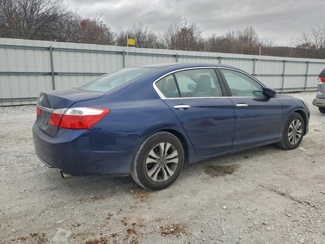 2015 HONDA ACCORD LX photo 3