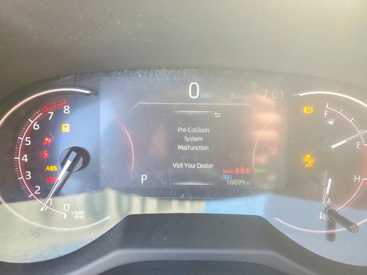 2025 TOYOTA RAV4 XLE photo 9