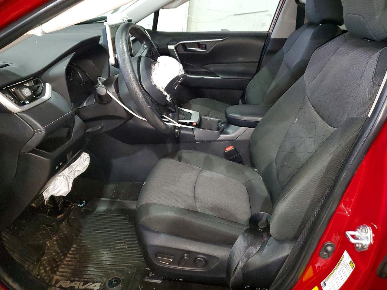 2025 TOYOTA RAV4 XLE photo 7