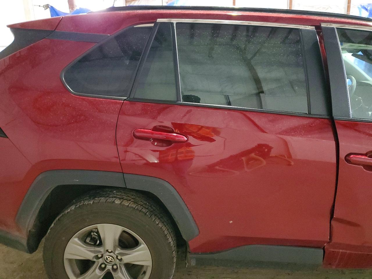 2025 TOYOTA RAV4 XLE photo 11