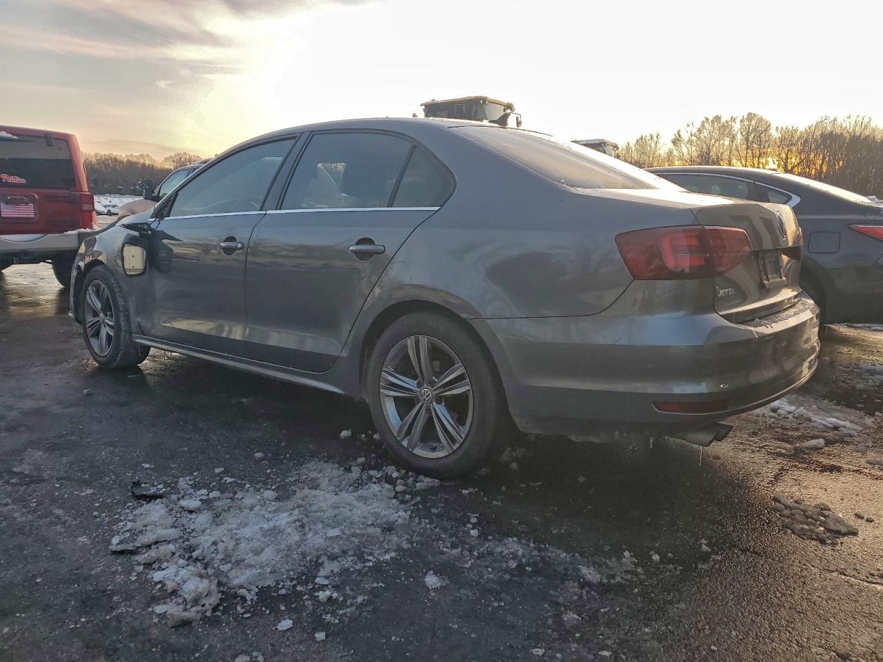 2015 VOLKSWAGEN JETTA BASE photo 2