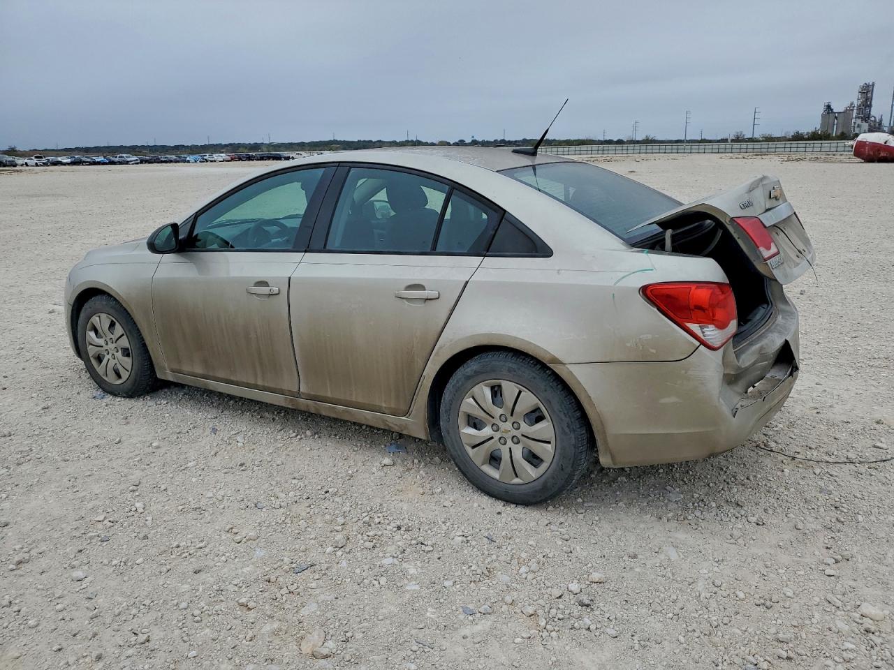 2013 CHEVROLET CRUZE LS photo 2