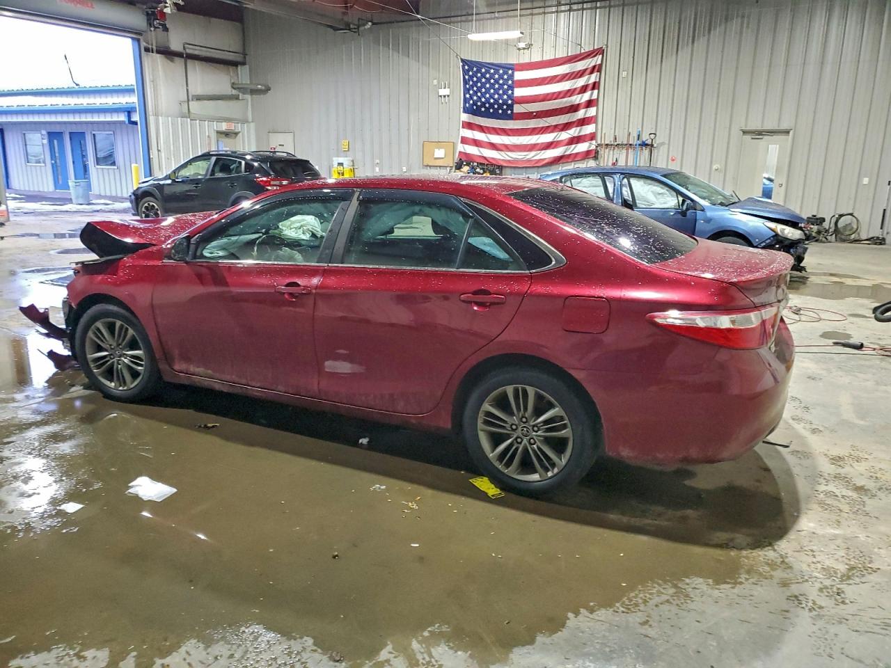 2016 TOYOTA CAMRY LE photo 2