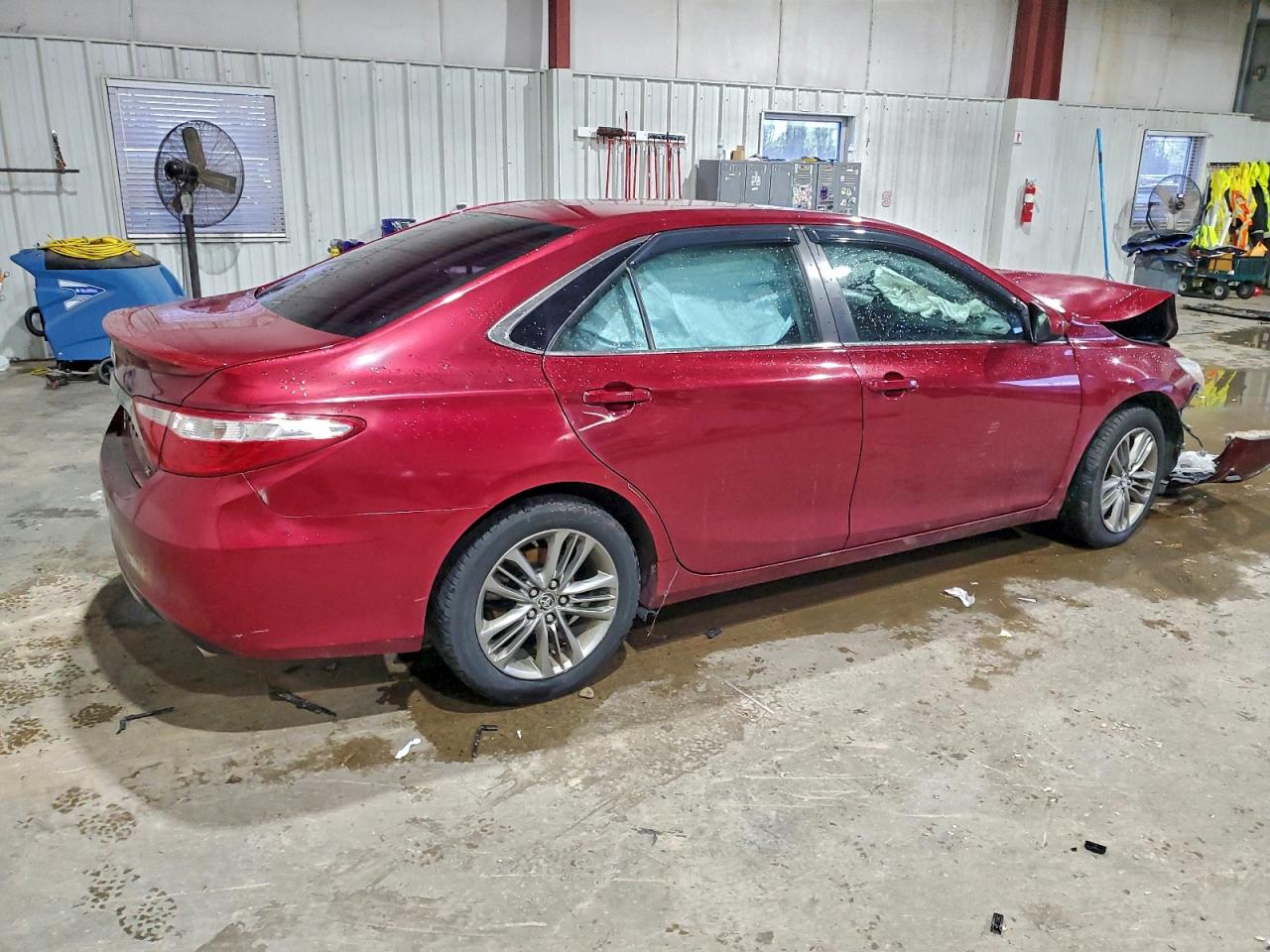 2016 TOYOTA CAMRY LE photo 3