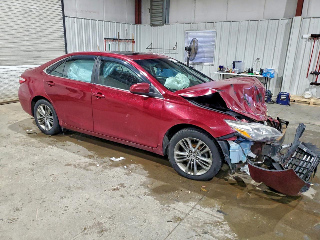 2016 TOYOTA CAMRY LE photo 4