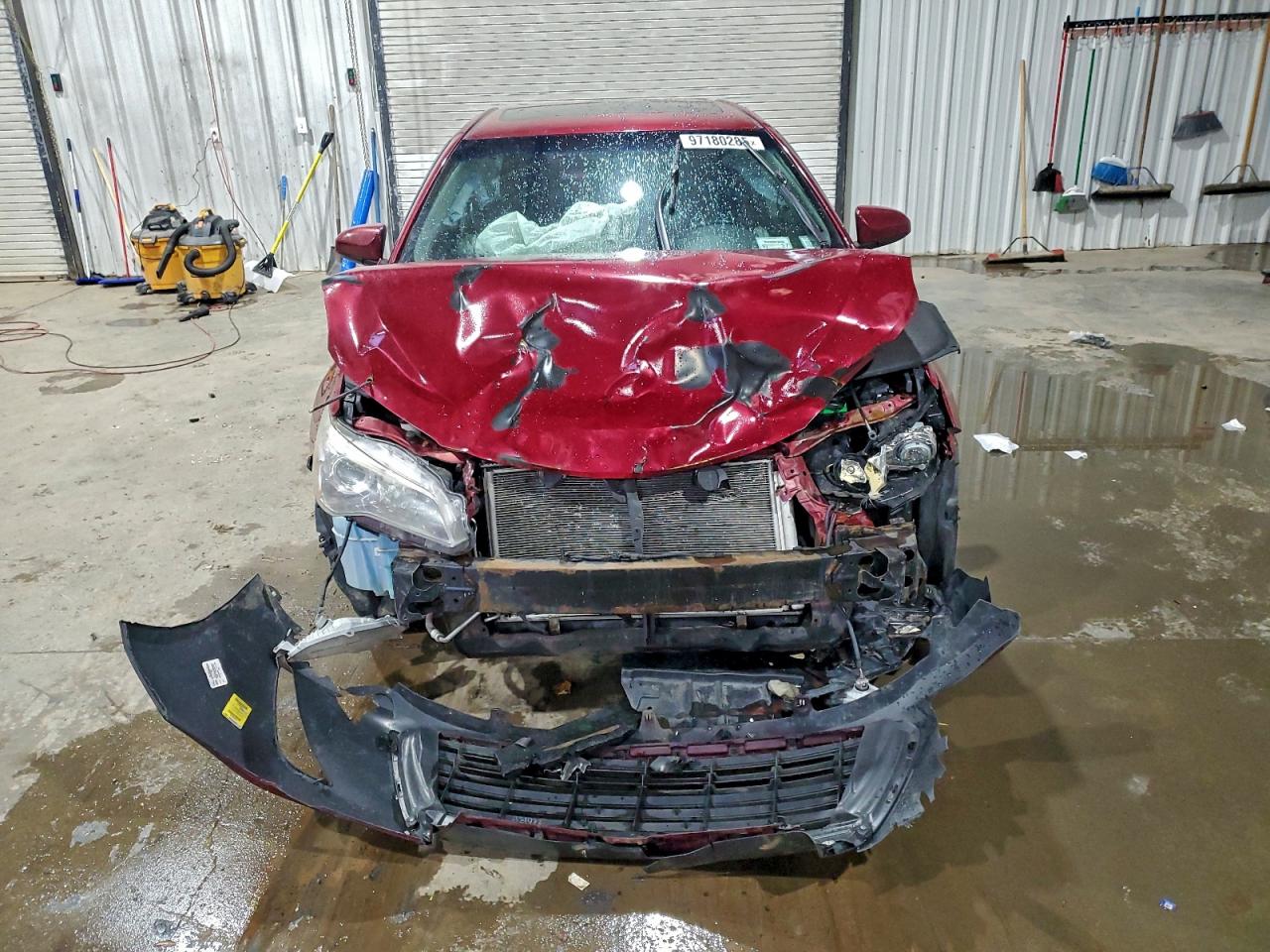 2016 TOYOTA CAMRY LE photo 5