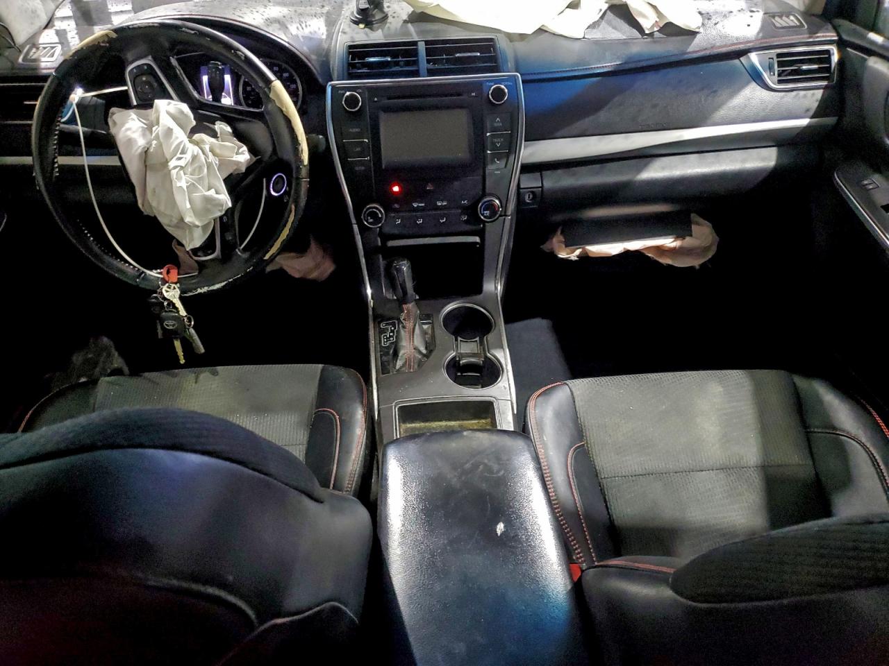 2016 TOYOTA CAMRY LE photo 8