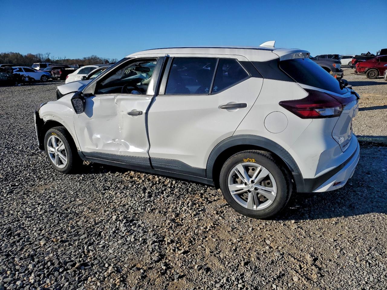 2021 NISSAN KICKS S photo 2