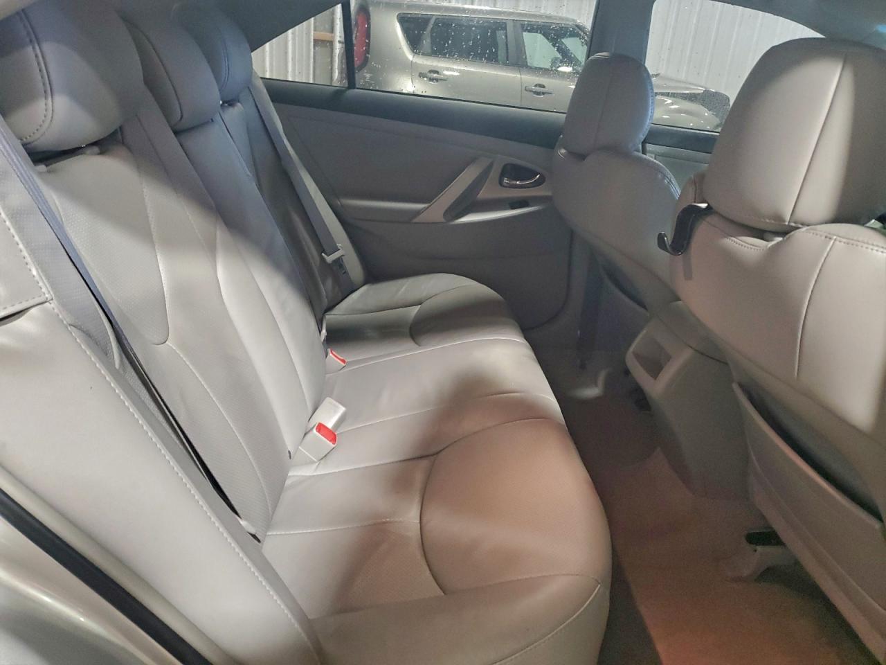 2010 TOYOTA CAMRY SE photo 10