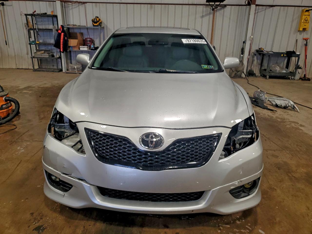 2010 TOYOTA CAMRY SE photo 5