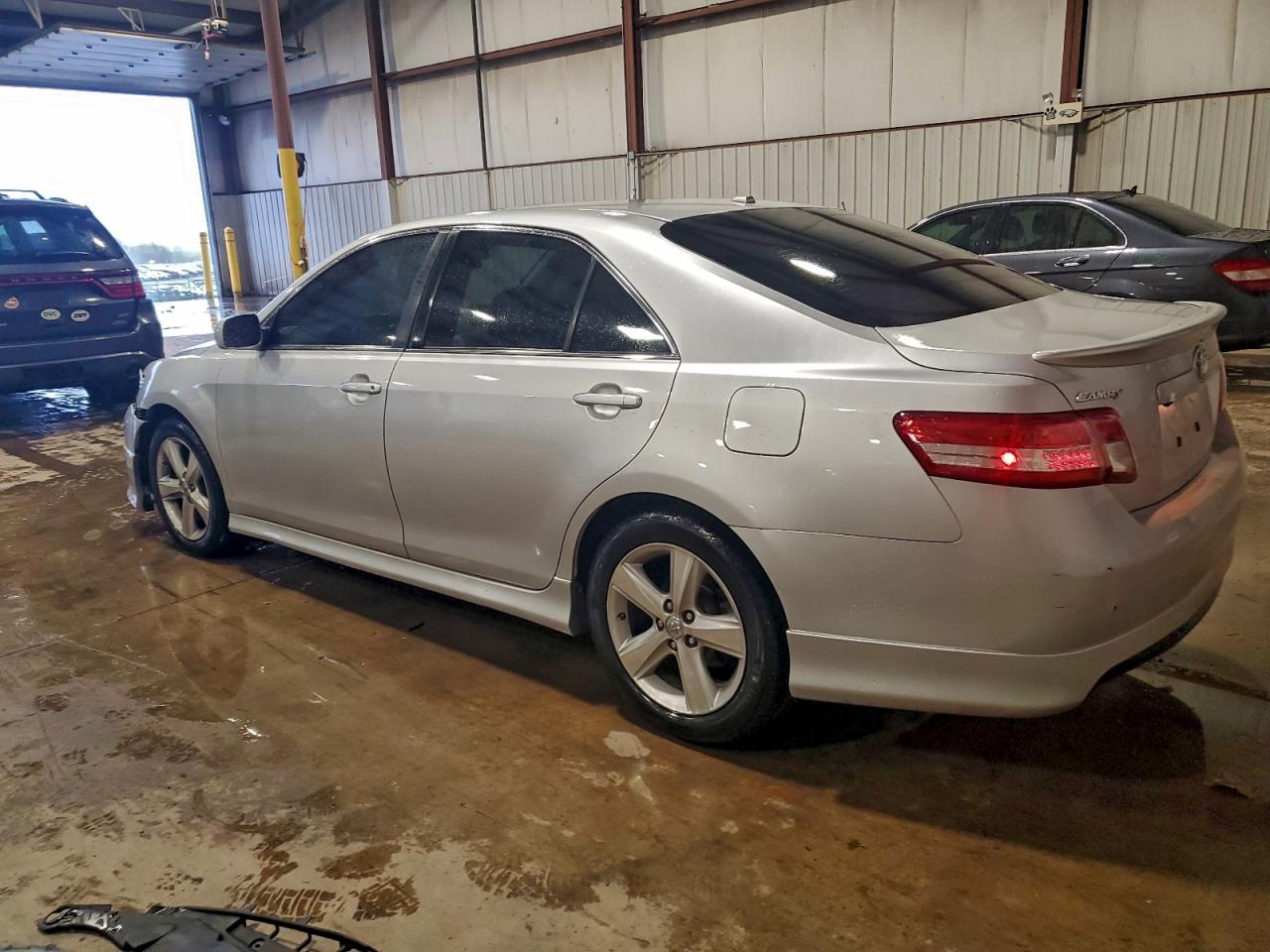 2010 TOYOTA CAMRY SE photo 2